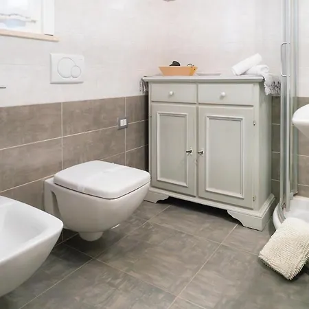 Blue House - Mima Management *